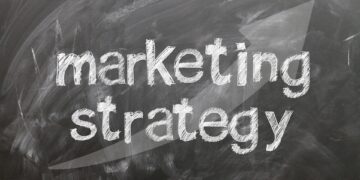 AI-Powered Marketing: 73% of Marketers Believe AI-Generated Creative is the Future of B2B Advertising